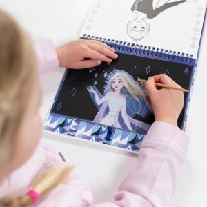 totum creative kit frozen ii scratchbook 33